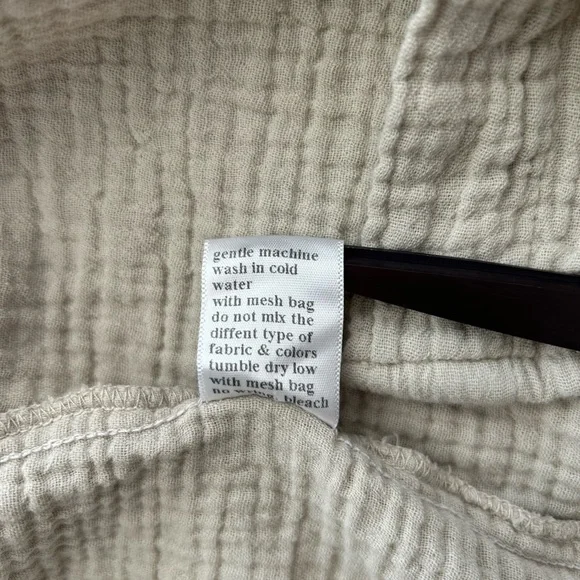 Black Crane Double Gauze Organic Cotton Square Shirt in Stone - Picture 6 of 8